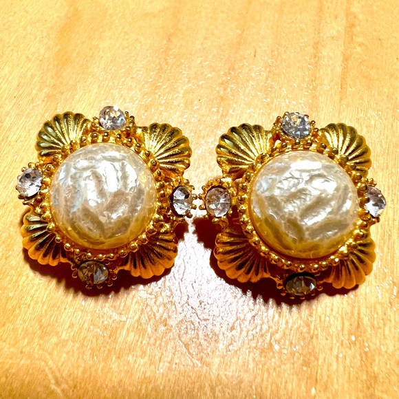 Vintage R.J. Graziano Faux Pearl Crystal Gold Tone Clip On Earrings Signed - Picture 3 of 6